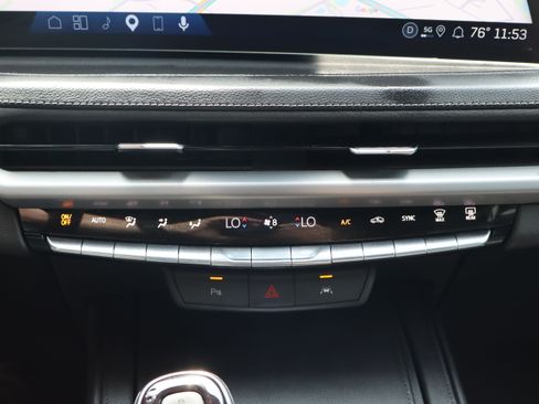 Used 2025 Cadillac XT4 Premium Luxury FWD image 37