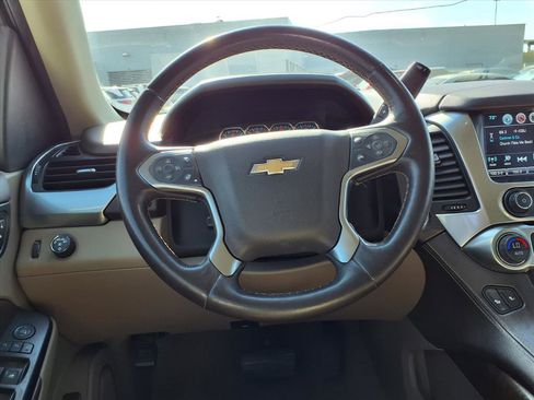Used 2016 Chevrolet Suburban LT image 12