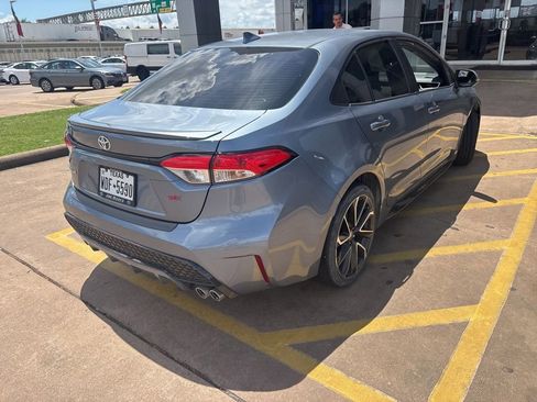 Used 2022 Toyota Corolla SE FWD image 2