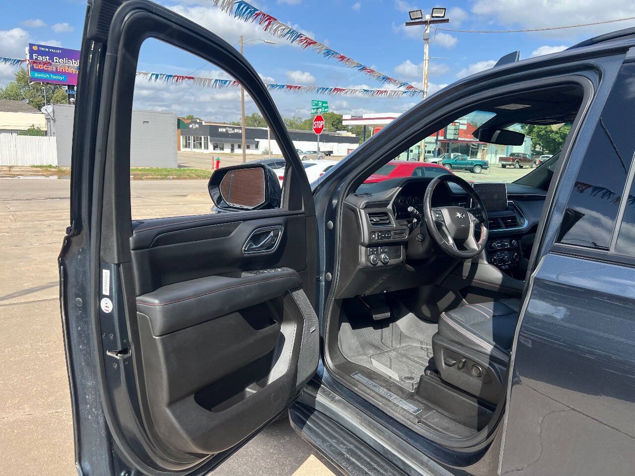 Used 2021 Chevrolet Tahoe RST w/ Luxury Package AWD/4WD image 9