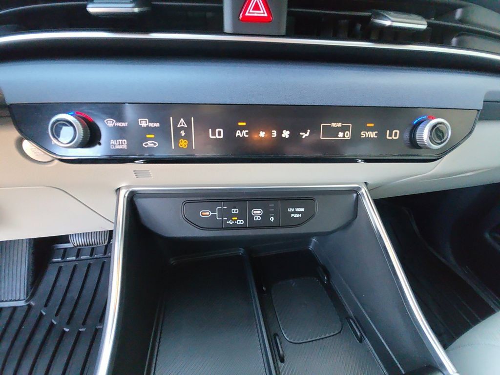 Used 2026 Kia Carnival EX FWD image 23