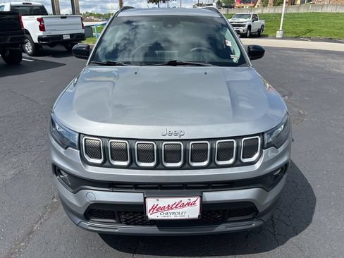 Used 2022 Jeep Compass Latitude AWD/4WD image 2