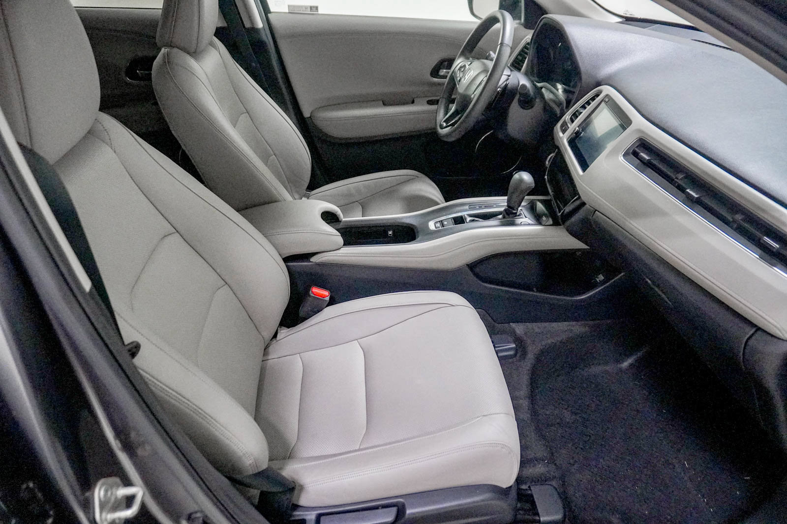 Used 2020 Honda HR-V Touring image 32