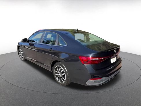 Used 2025 Volkswagen Jetta SE image 9