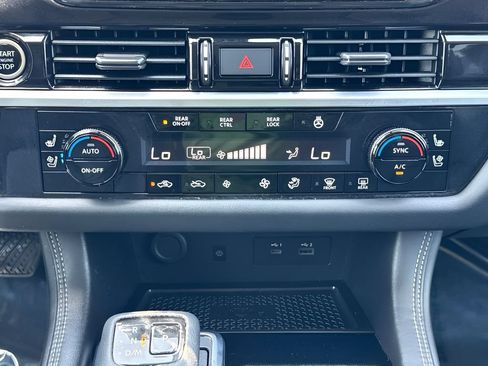 Used 2023 Nissan Pathfinder Platinum AWD/4WD image 21