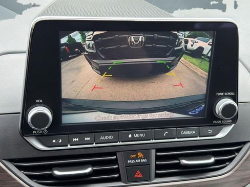 Used 2025 Nissan Altima 2.5 SV FWD image 21