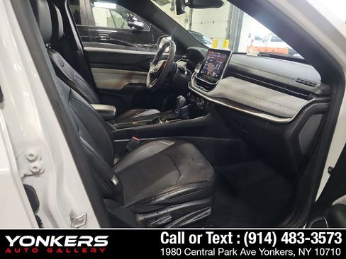 Used 2023 Jeep Compass Latitude w/ Sun and Sound Group AWD/4WD image 7