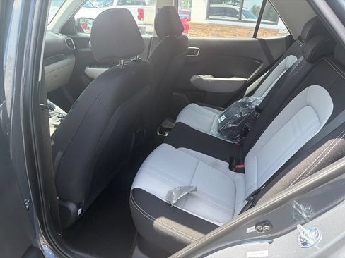 Used 2025 Hyundai Venue SEL FWD image 6