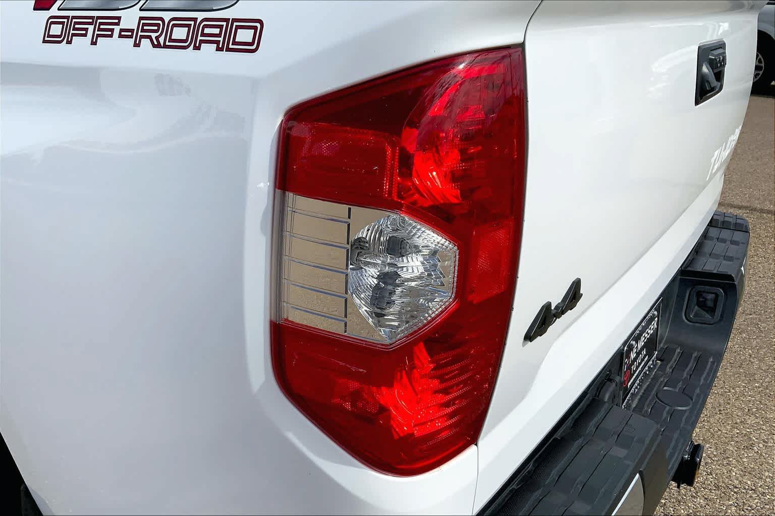 Used 2020 Toyota Tundra SR5 w/ SR5 Upgrade Package AWD/4WD image 29