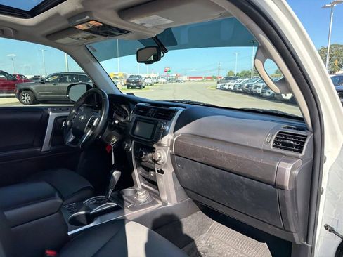 Used 2016 Toyota 4Runner SR5 Premium AWD/4WD image 22