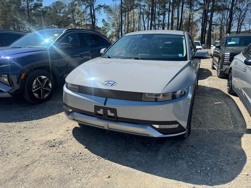 Used 2024 Hyundai Ioniq 5 SE image 4