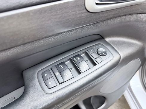 Used 2018 Jeep Grand Cherokee Altitude image 9