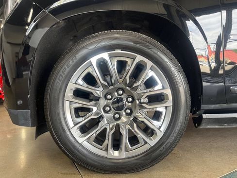 Used 2023 GMC Yukon XL Denali Ultimate AWD/4WD image 23