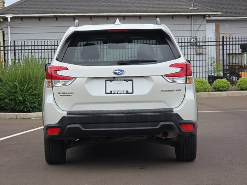 Used 2020 Subaru Forester Premium AWD/4WD image 5