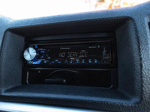 Used 2004 Chevrolet SSR w/ Preferred Equipment Group image 18