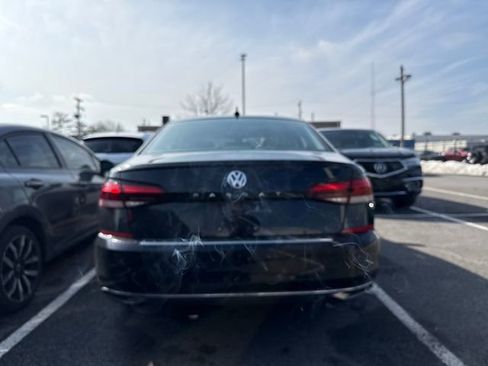 Used 2022 Volkswagen Passat 2.0T SE image 3
