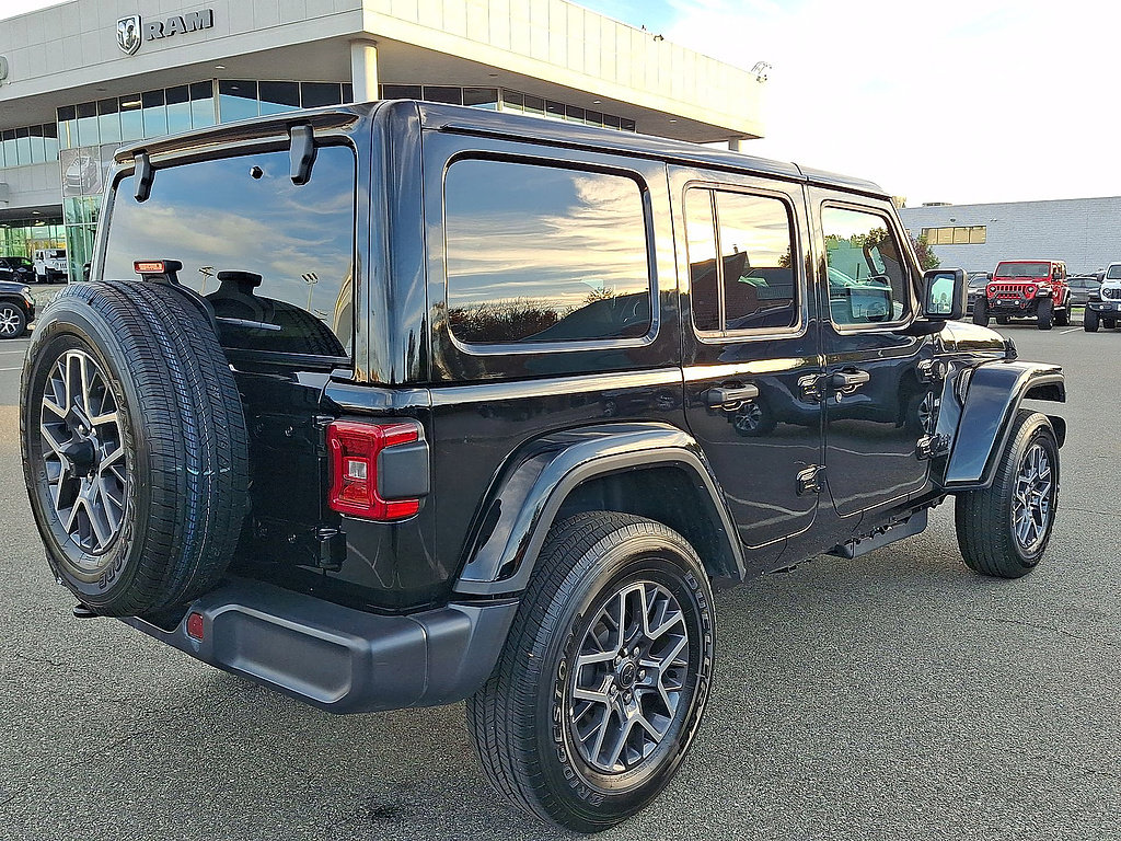 Used 2026 Jeep Wrangler Unlimited Sahara AWD/4WD image 31