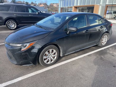 Used 2020 Toyota Corolla LE image 3