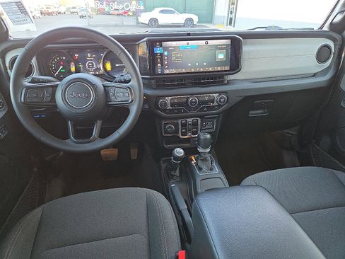 Used 2024 Jeep Wrangler Unlimited image 7