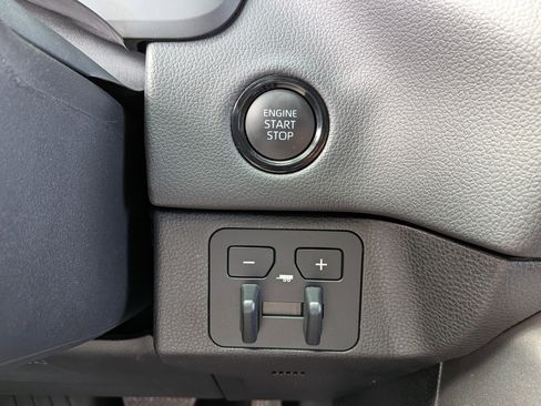 Used 2025 Toyota Tundra Limited AWD/4WD image 28