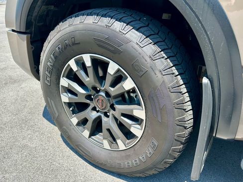 Used 2024 Nissan Titan PRO-4X w/ Pro-4x Convenience Package AWD/4WD image 9