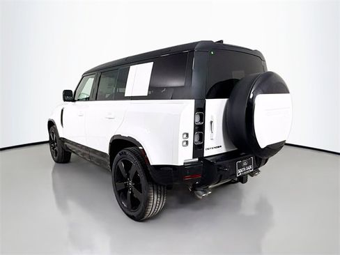Used 2025 Land Rover Defender 110 V8 image 7