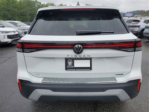 New 2025 Volkswagen Tiguan SE image 5