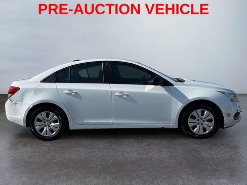 Used 2015 Chevrolet Cruze LS FWD image 2