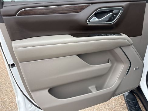 Used 2022 Chevrolet Suburban Z71 w/ Luxury Package image 9