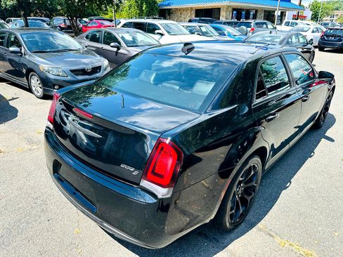 Used 2019 Chrysler 300 S image 8
