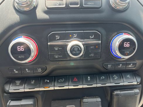 Used 2022 GMC Sierra 3500 Denali AWD/4WD image 15
