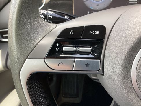 Used 2024 Hyundai Elantra SEL FWD image 18