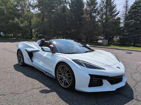 Used 2025 Chevrolet Corvette Z06 RWD image 10