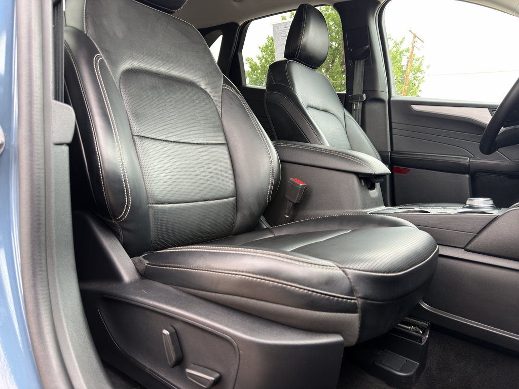 Used 2025 Ford Escape Platinum AWD/4WD image 22