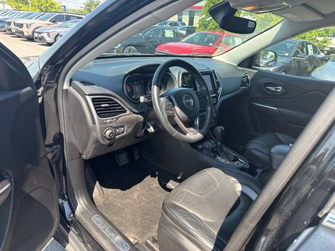 Used 2019 Jeep Cherokee Limited AWD/4WD image 9