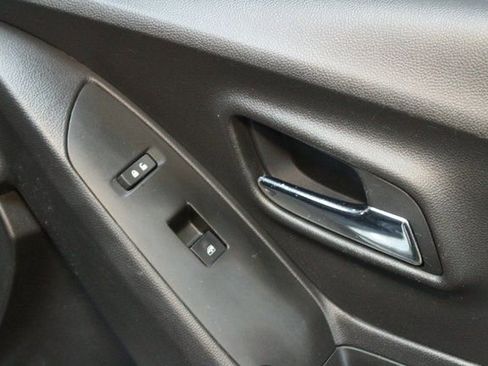 Used 2020 Chevrolet Trax LS w/ LPO, Cargo Package image 9