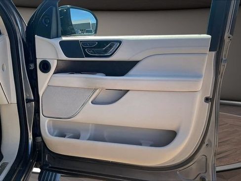 Used 2021 Lincoln Navigator Reserve AWD/4WD image 21