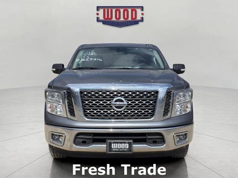 Used 2018 Nissan Titan SV image 2