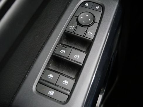 Used 2025 Nissan Pathfinder SV AWD/4WD image 13