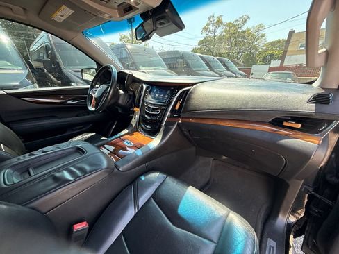 Used 2015 Cadillac Escalade Luxury AWD/4WD image 19