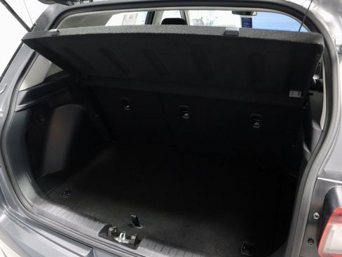 Used 2025 Hyundai Venue SEL FWD image 12