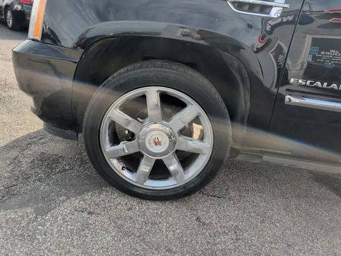 Used 2014 Cadillac Escalade Premium image 11