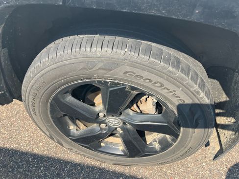 Certified 2019 Toyota RAV4 XSE w/ XSE Weather Package AWD/4WD image 5
