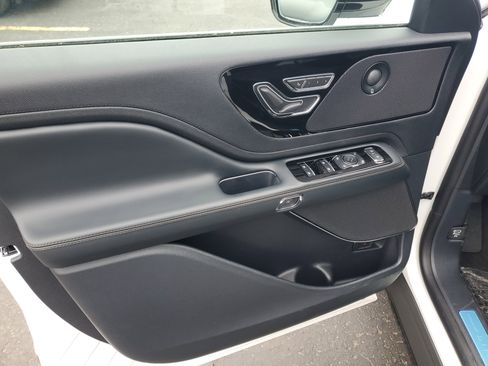 New 2026 Lincoln Aviator AWD image 8