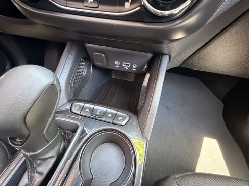 Used 2023 Chevrolet TrailBlazer LT w/ Convenience Package FWD image 18