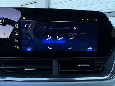 Used 2025 Chevrolet Trax LT image 28