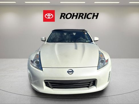 Used 2015 Nissan 370Z Touring image 2