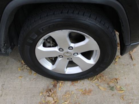 Used 2012 Jeep Grand Cherokee Laredo image 25