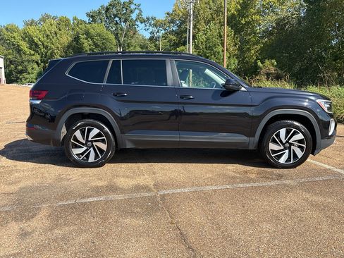Used 2025 Volkswagen Atlas SE AWD/4WD image 3