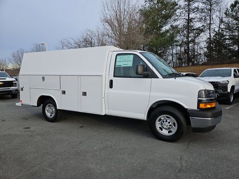 New 2026 Chevrolet Express 3500 w/ Power Convenience Package RWD image 6